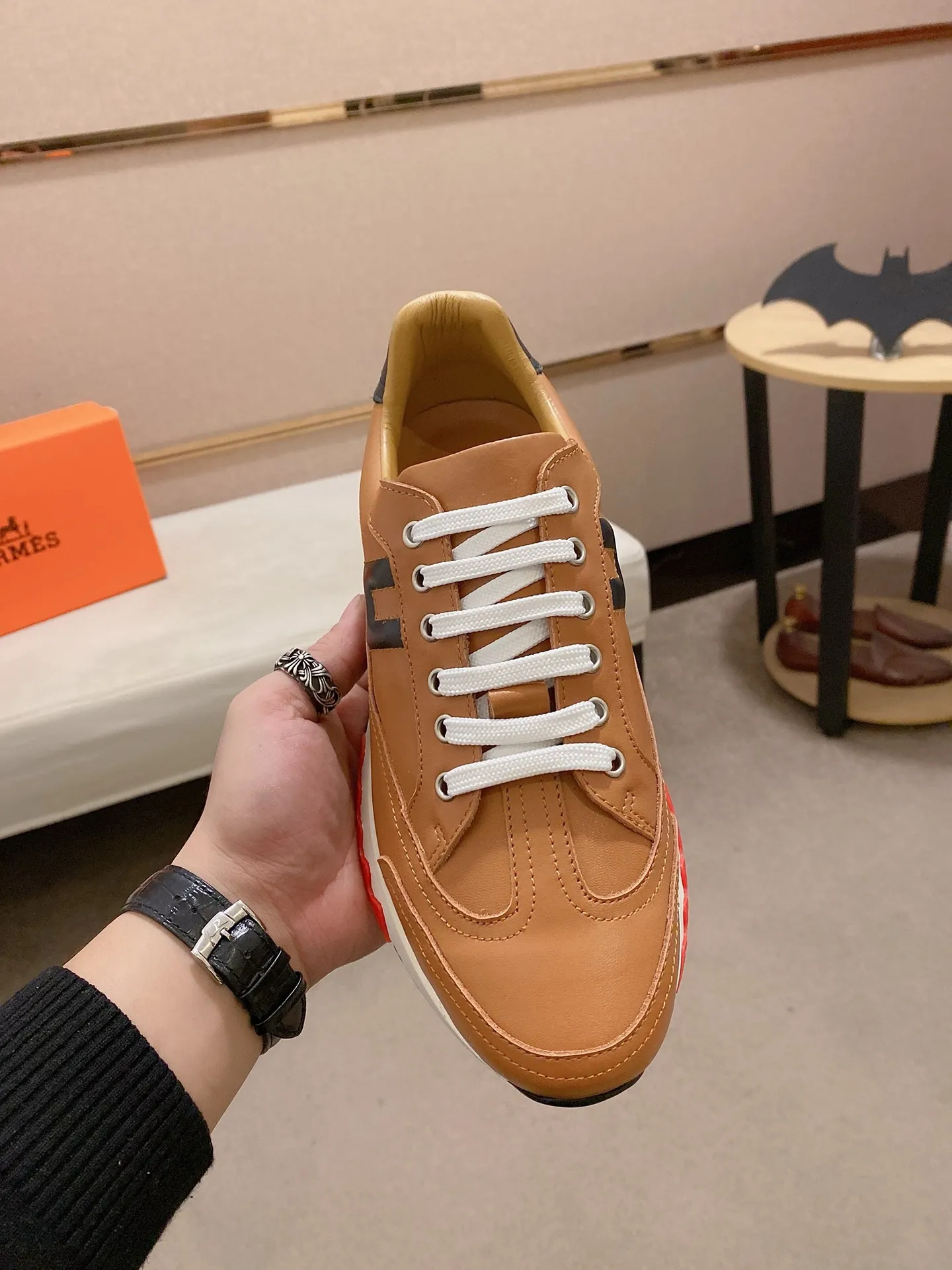 Ex-factory price: 500💰《HERMES》【Classic original single version】Hermès; top 🔝purchasing agent🔍🔍men's latest 🇺🇸sold simultaneously, original imported from Italy ▲▲first-layer cowhide ▲▲ (high-end, nobility and class) ) Exquisite workmanship (Italian 🇮🇹 imported water-dyed 🐂 cowhide lining) sole: original sole provided by the original factory, ⚠️exclusive double-layer activity·TPR·rubber·combined molded outsole; super comfortable·wear-resistant·non-slip·environmental protection The real thing is more beautiful when photographed in kind (high quality, following orders), you can come in and out at will * Number of yards: 38·39·40·41·42·43·44# (can be customized 45.)